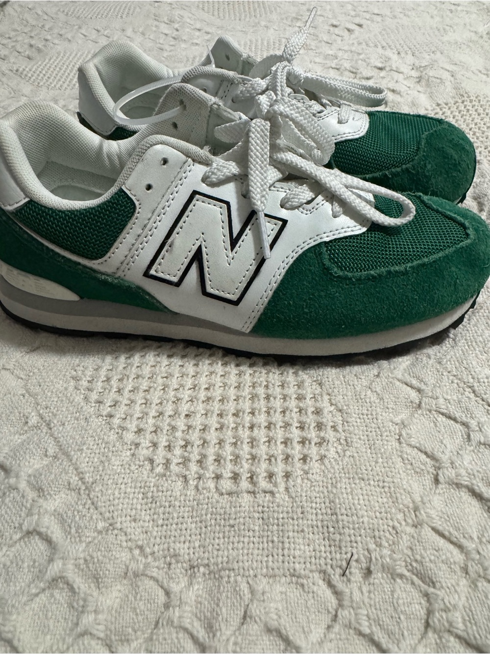 New Balance 547’s  Kids Green & White Retro Runner Sneakers